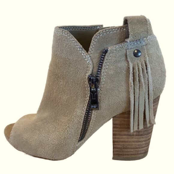 Marc fisher booties tan suede size 6 block chunky heels 3.5” side fringe - Picture 1 of 6